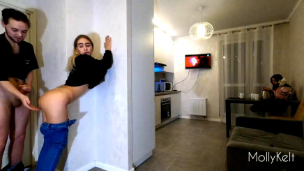 Муж изменяет прямо у неё на глазах