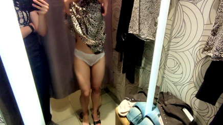 Выбор новых сексуальных нарядов в примерочной для моих будущих ролевых игр