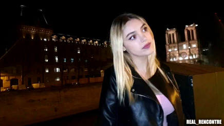 Туристку из Испании трахнули в поезде два негра новость недели