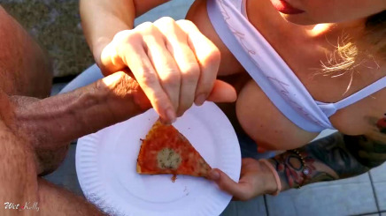 Ем свою пиццу со спермой любимого диета такая с белком.